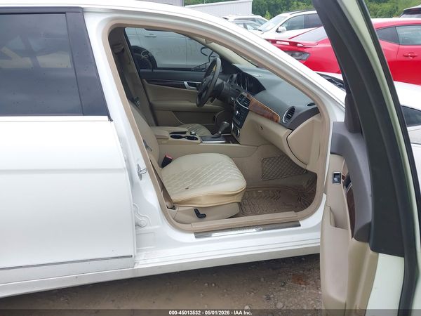 2013 MERCEDES-BENZ C 300 LUXURY 4MATIC