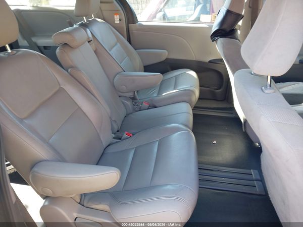 2018 TOYOTA SIENNA L 7 PASSENGER — I8