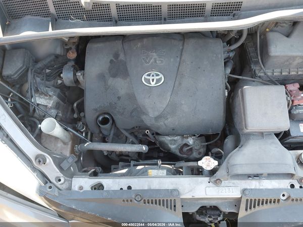 2018 TOYOTA SIENNA L 7 PASSENGER — I10