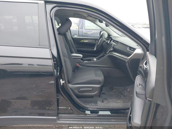 2023 JEEP GRAND CHEROKEE LAREDO 4X2