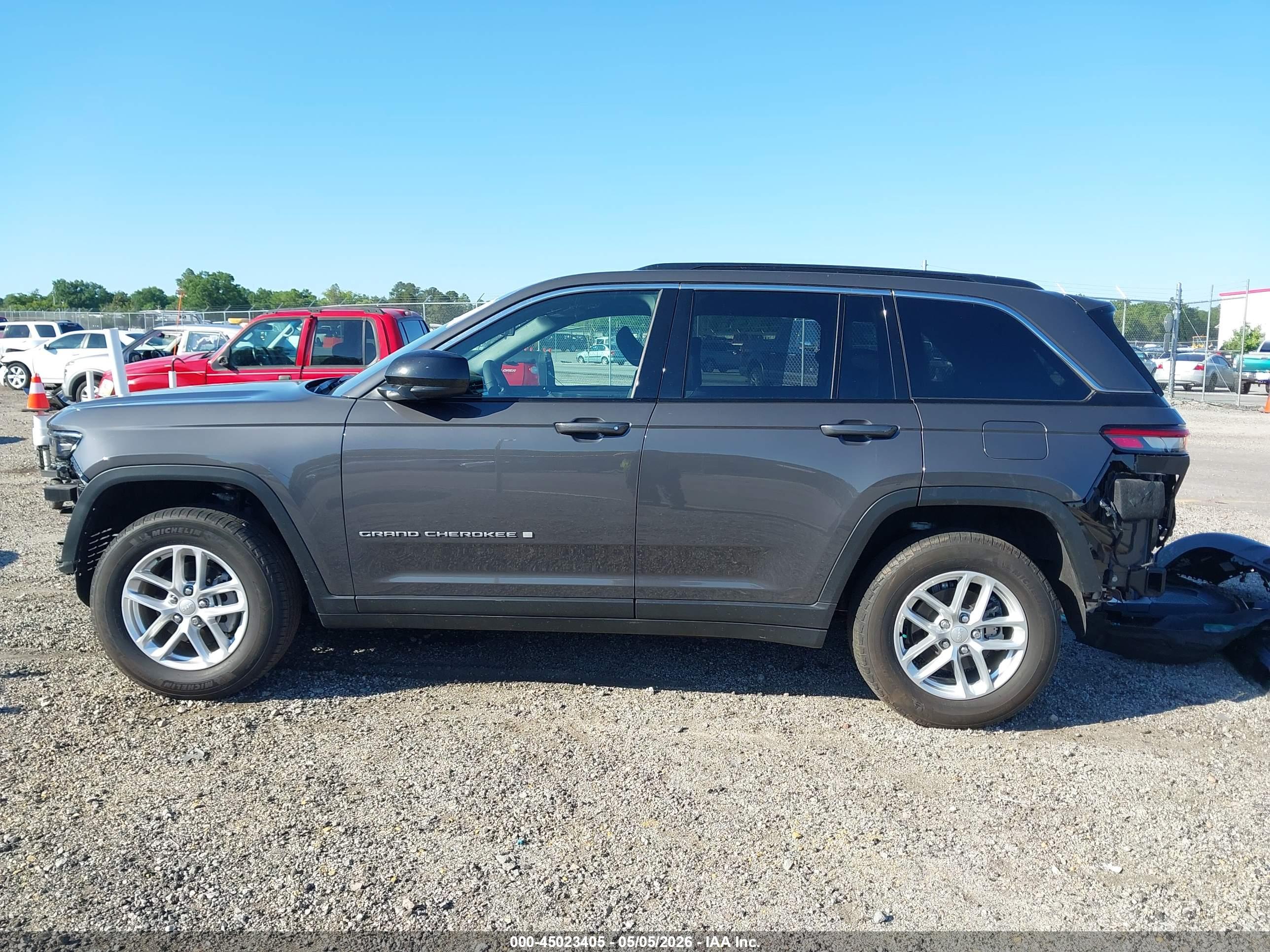 2025 JEEP GRAND CHEROKEE LAREDO X 4X2
