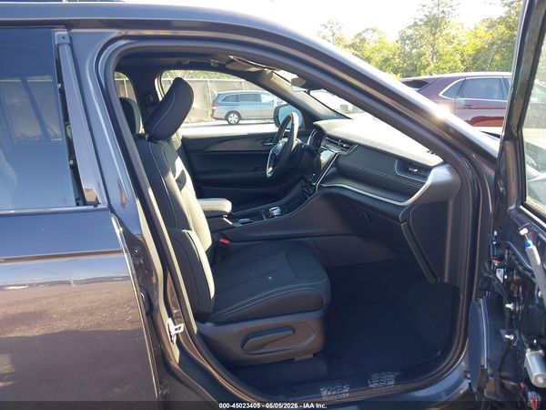 2025 JEEP GRAND CHEROKEE LAREDO X 4X2