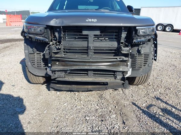 2025 JEEP GRAND CHEROKEE LAREDO X 4X2