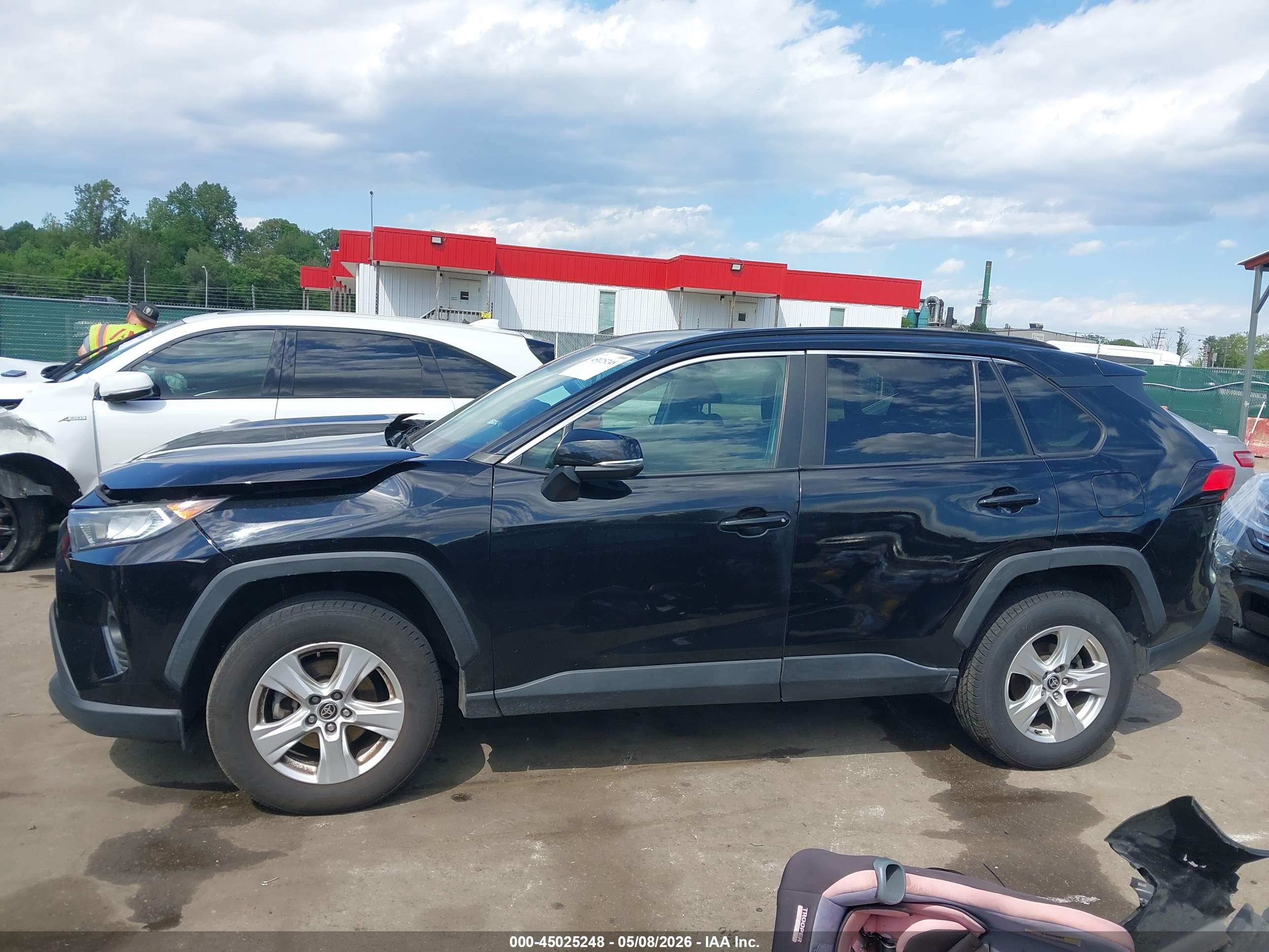 2021 TOYOTA RAV4 XLE