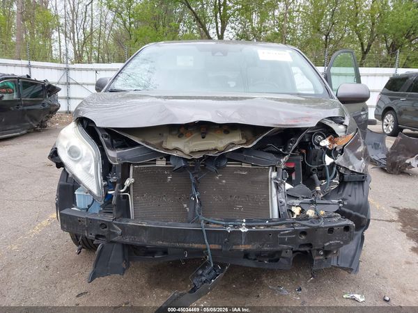 2019 TOYOTA SIENNA XLE 8 PASSENGER