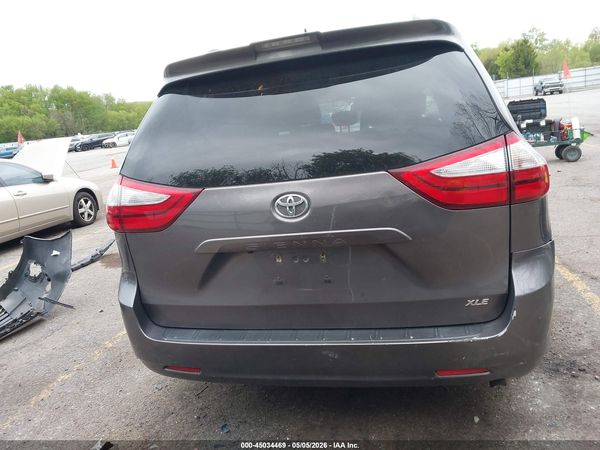 2019 TOYOTA SIENNA XLE 8 PASSENGER