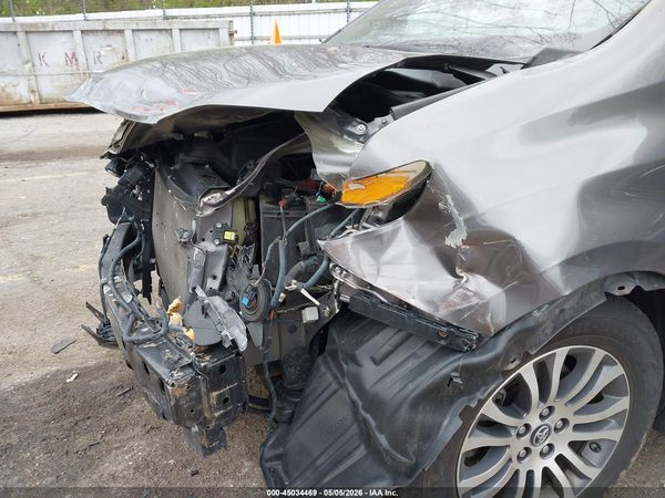 2019 TOYOTA SIENNA XLE 8 PASSENGER