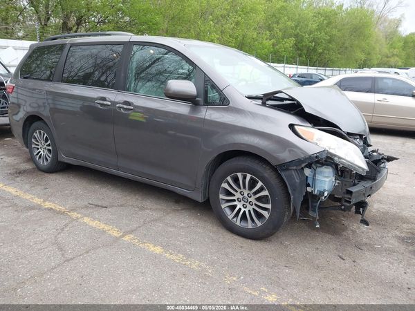 2019 TOYOTA SIENNA XLE 8 PASSENGER
