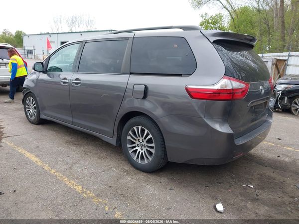 2019 TOYOTA SIENNA XLE 8 PASSENGER