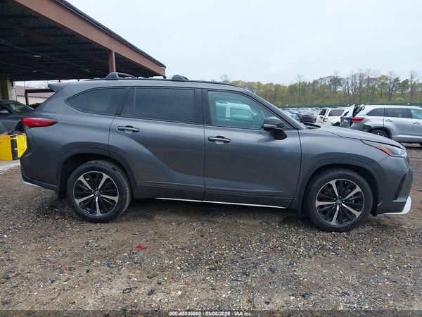 2022 TOYOTA HIGHLANDER XSE