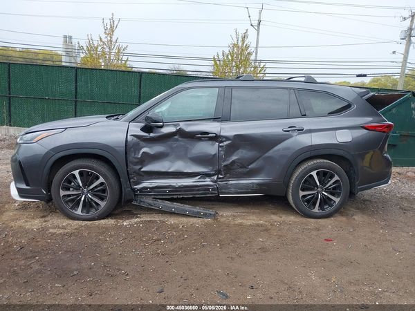 2022 TOYOTA HIGHLANDER XSE