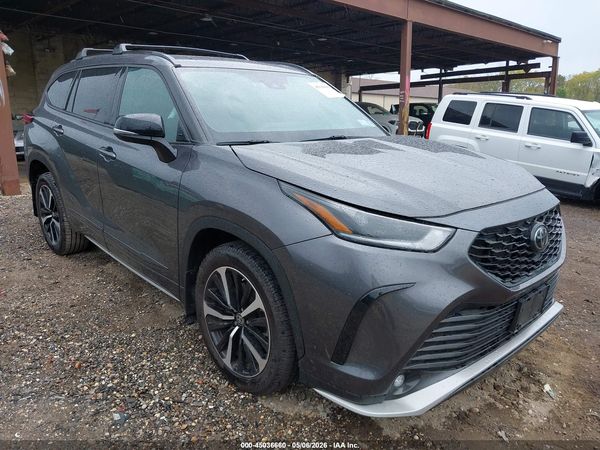 2022 TOYOTA HIGHLANDER XSE