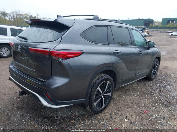 2022 TOYOTA HIGHLANDER XSE