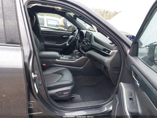 2022 TOYOTA HIGHLANDER XSE