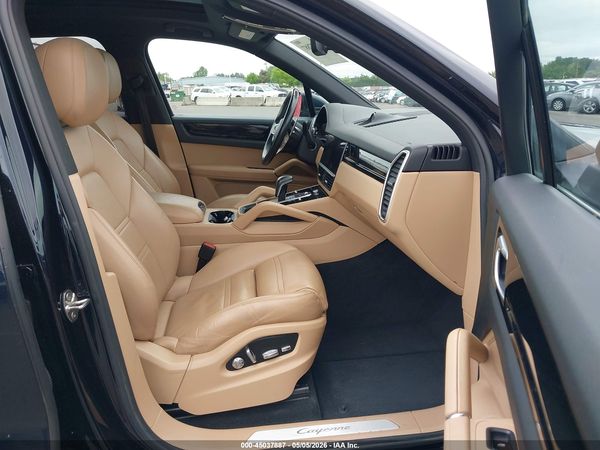 2019 PORSCHE CAYENNE