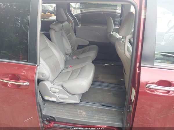 2019 TOYOTA SIENNA XLE 8 PASSENGER