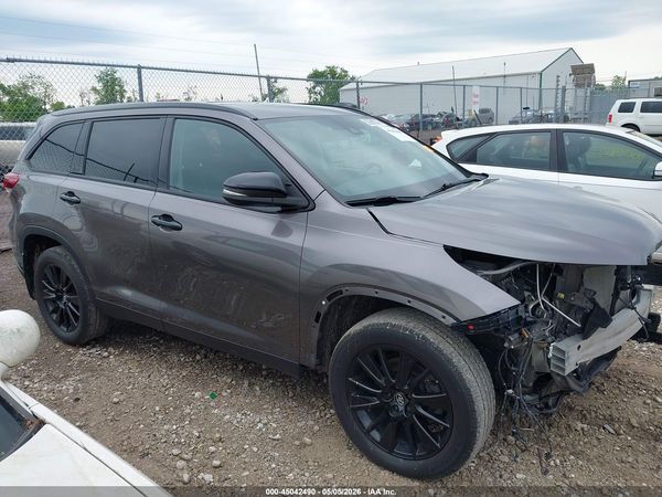 2019 TOYOTA HIGHLANDER SE