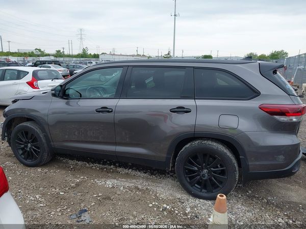 2019 TOYOTA HIGHLANDER SE