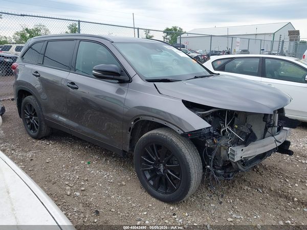 2019 TOYOTA HIGHLANDER SE