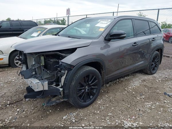 2019 TOYOTA HIGHLANDER SE