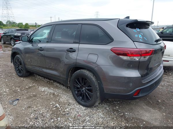 2019 TOYOTA HIGHLANDER SE