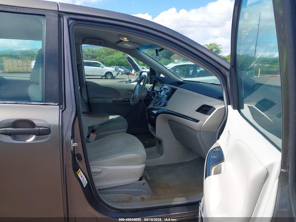 2012 TOYOTA SIENNA BASE V6 7 PASSENGER — I5