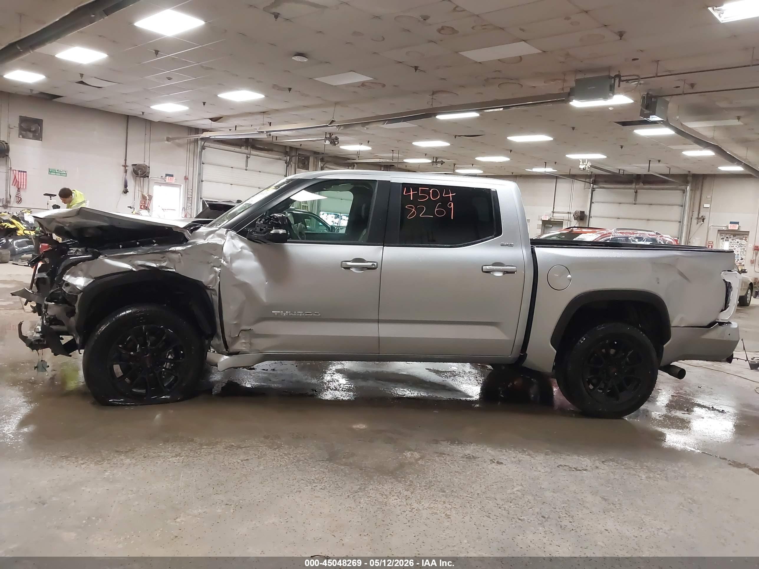2025 TOYOTA TUNDRA SR5