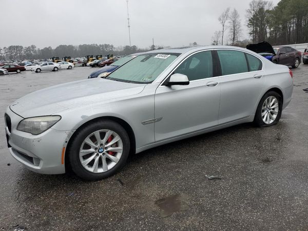 2012 BMW 750