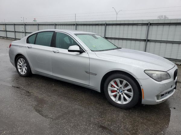 2012 BMW 750