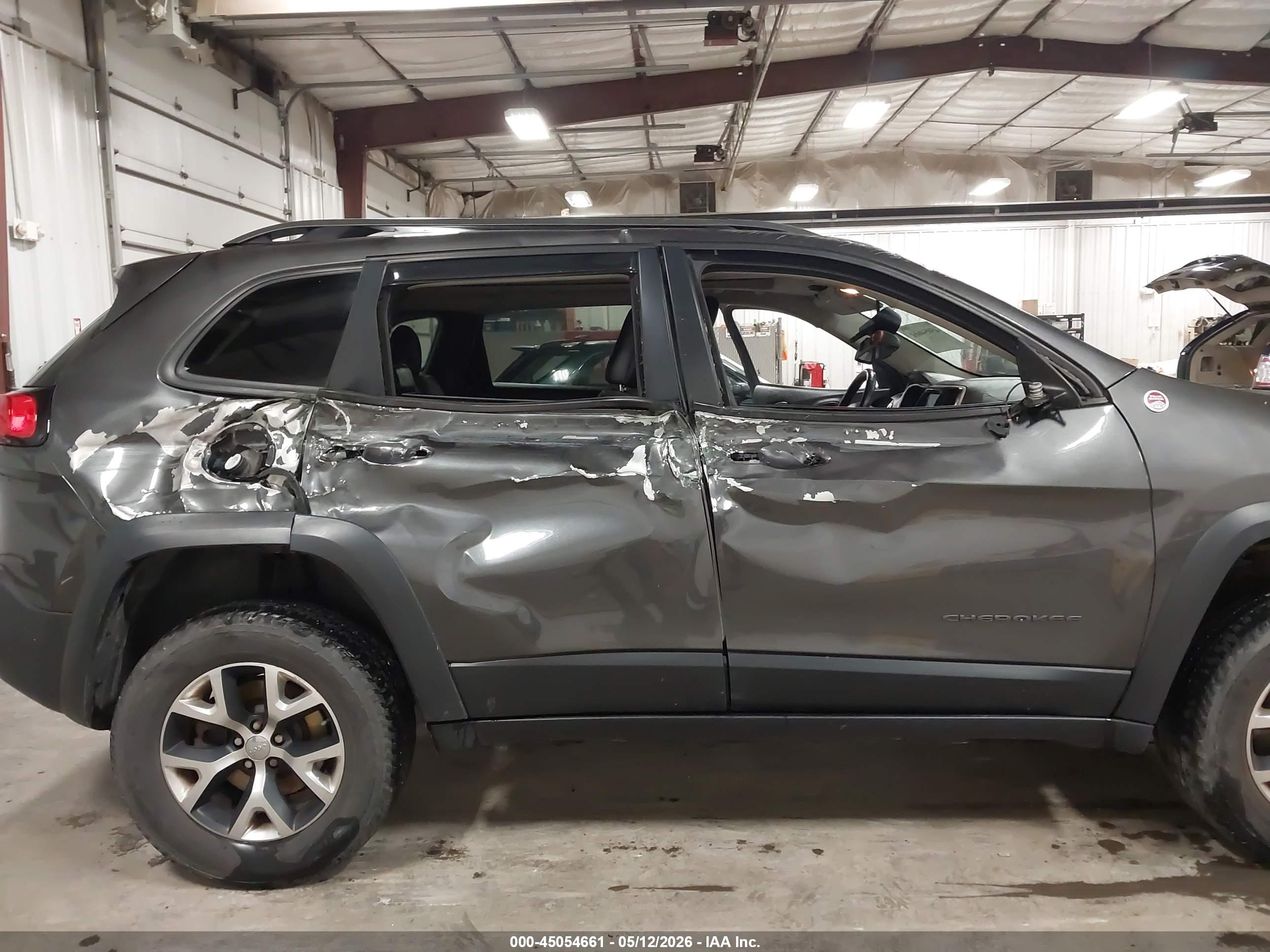 2017 JEEP CHEROKEE TRAILHAWK 4X4