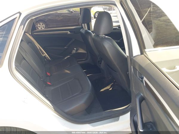 2018 VOLKSWAGEN PASSAT 2.0T SE — I8