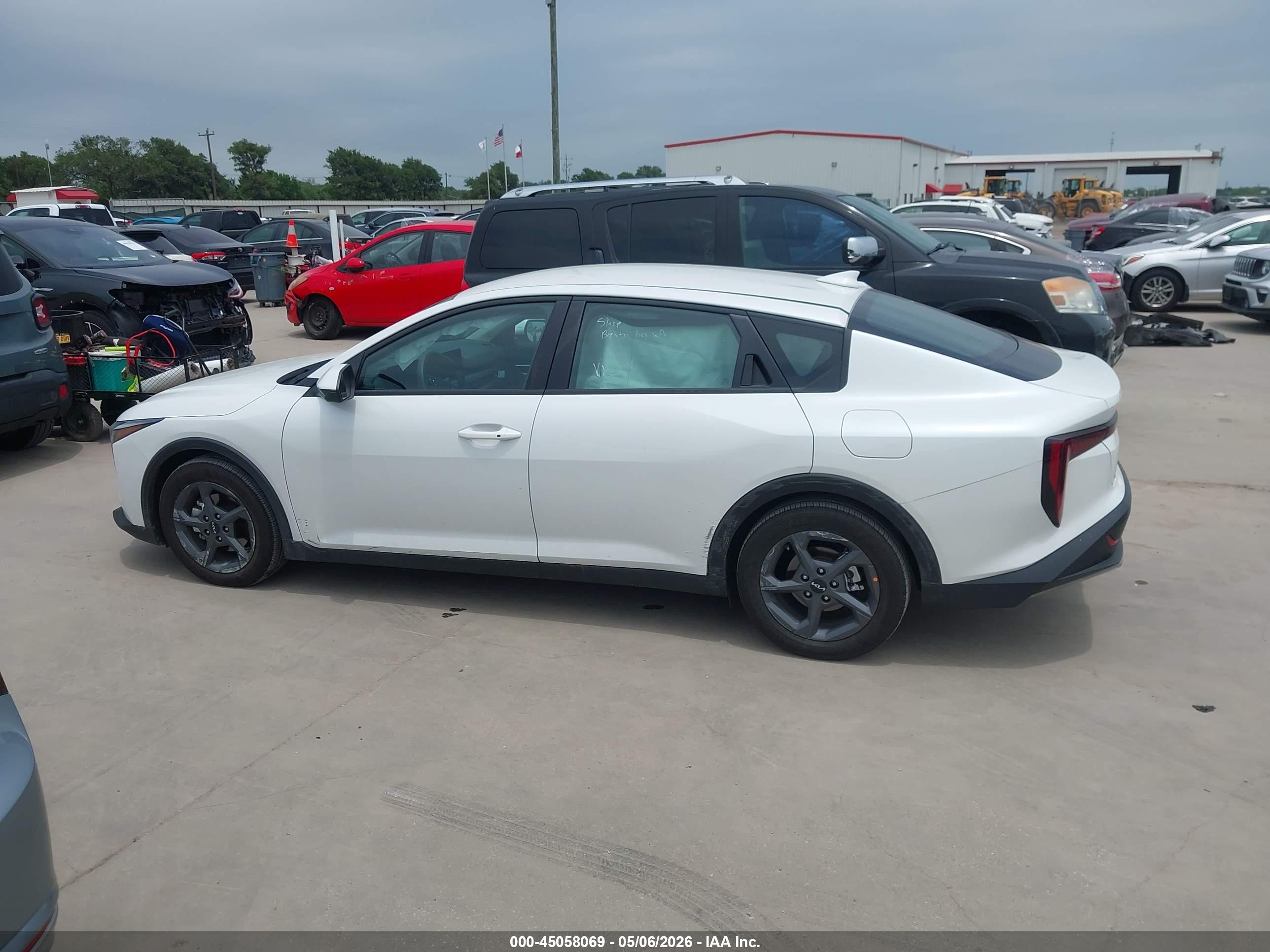 2026 KIA K4 LXS
