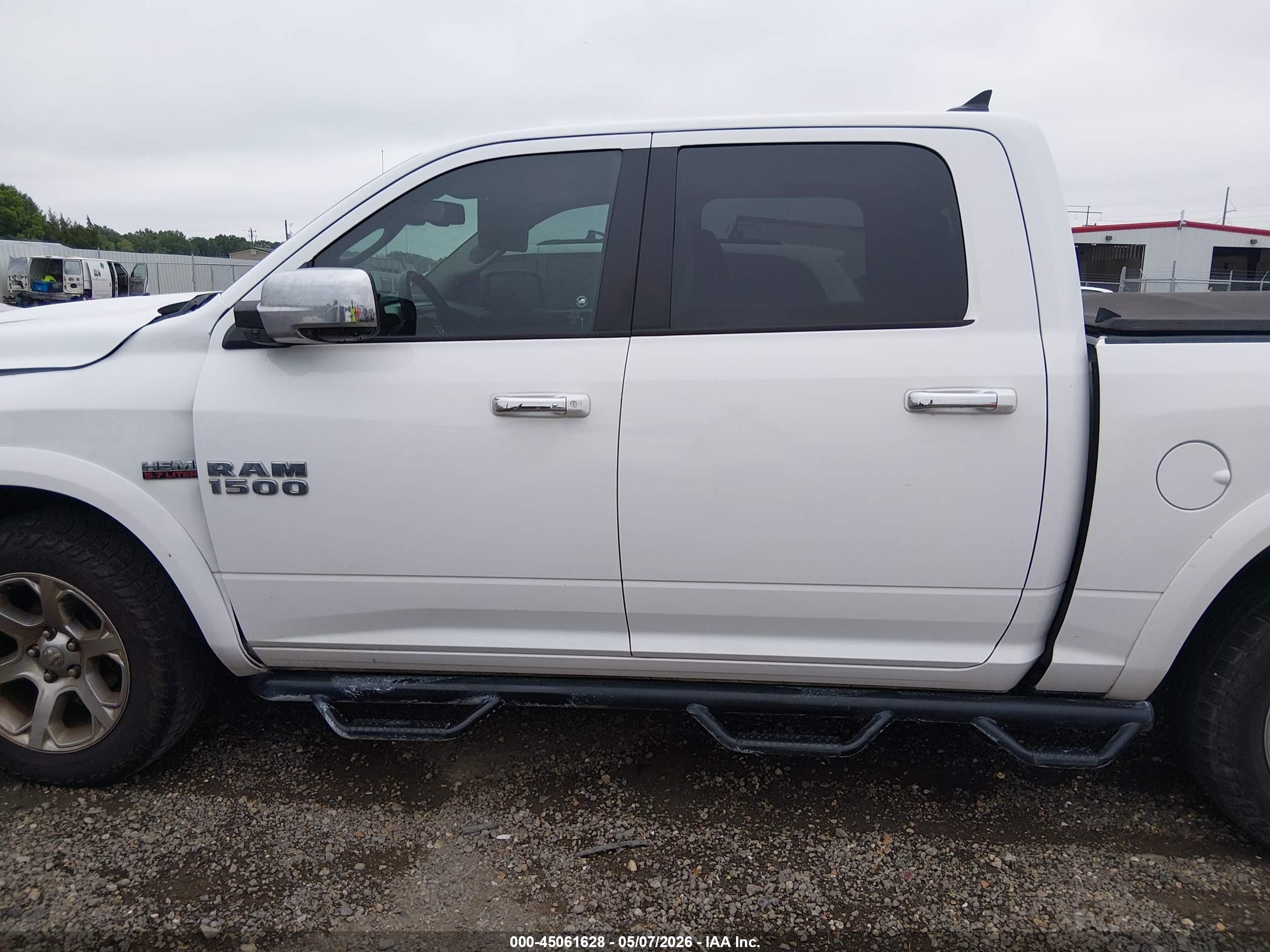 2017 RAM 1500 LARAMIE  4X4 5'7 BOX