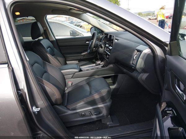 2025 NISSAN PATHFINDER SL FWD