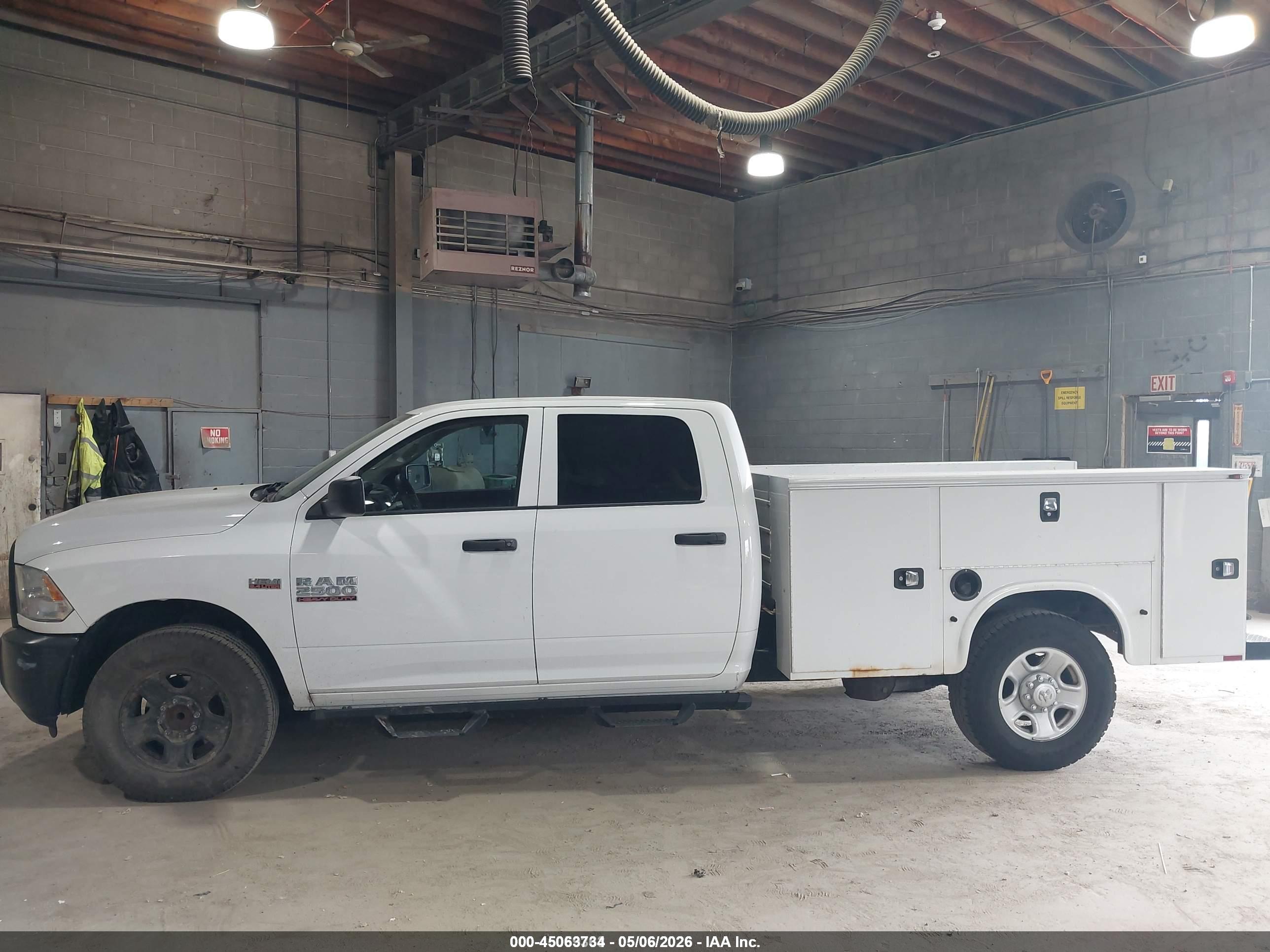 2017 RAM 2500 ST CREW CAB 4X2