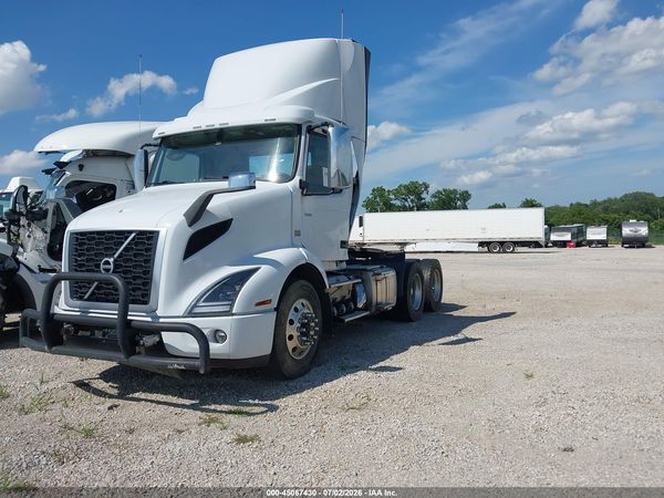 2022 VOLVO VNR