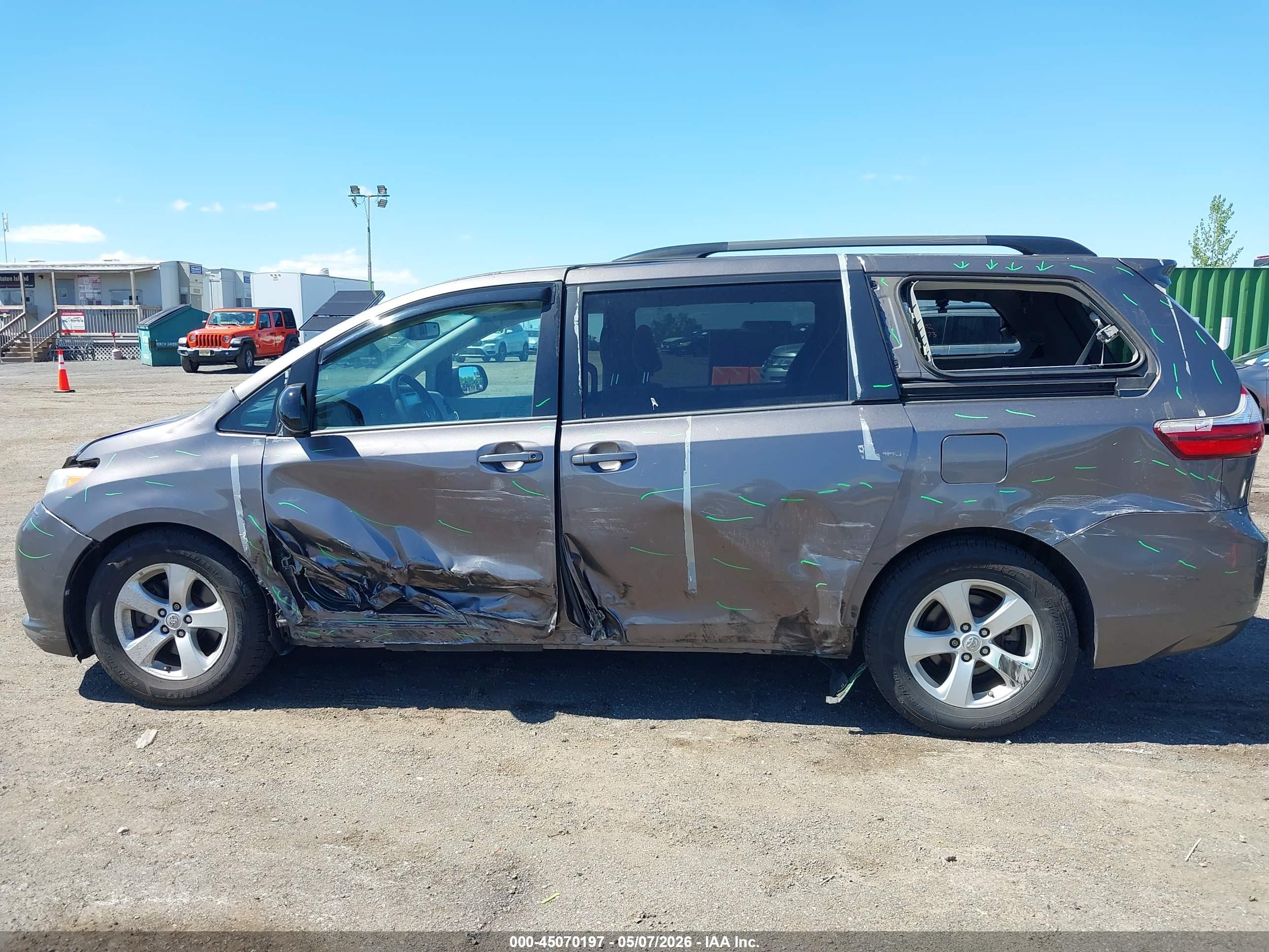 2015 TOYOTA SIENNA LE 8 PASSENGER