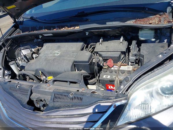 2015 TOYOTA SIENNA LE 8 PASSENGER