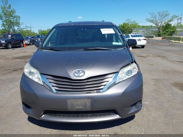 2015 TOYOTA SIENNA LE 8 PASSENGER
