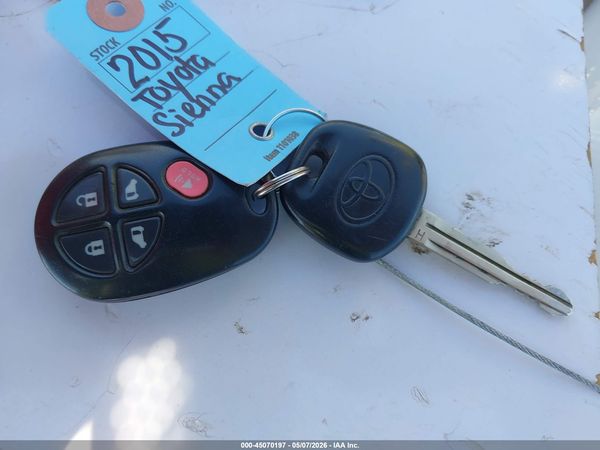 2015 TOYOTA SIENNA LE 8 PASSENGER