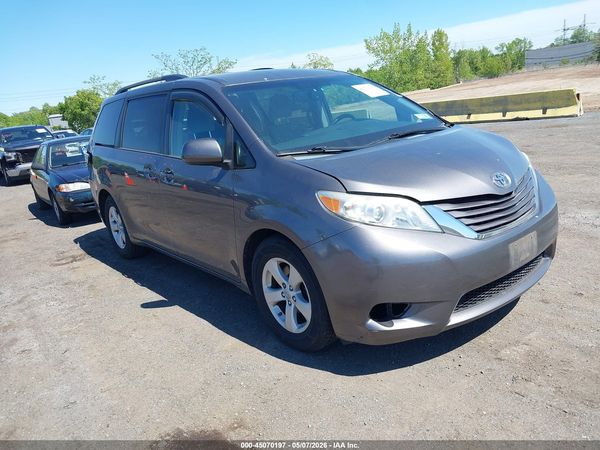 2015 TOYOTA SIENNA LE 8 PASSENGER
