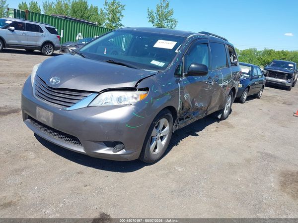 2015 TOYOTA SIENNA LE 8 PASSENGER