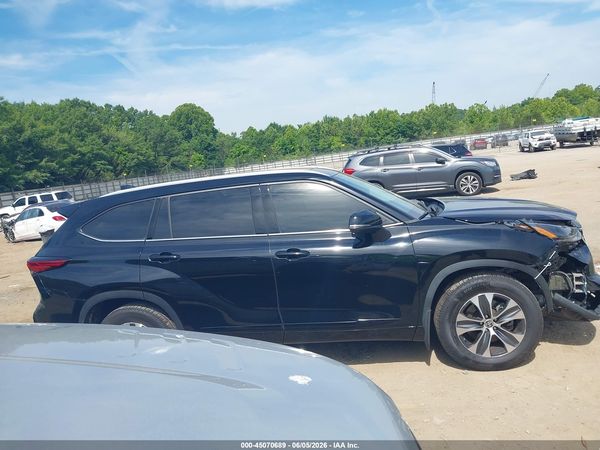 2022 TOYOTA HIGHLANDER XLE