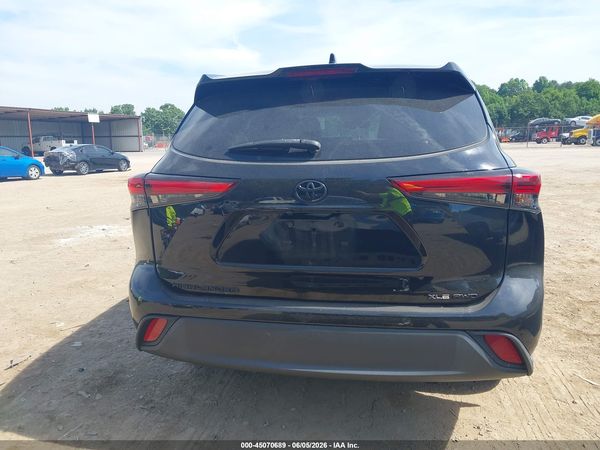 2022 TOYOTA HIGHLANDER XLE