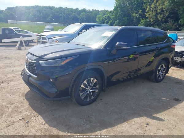 2022 TOYOTA HIGHLANDER XLE