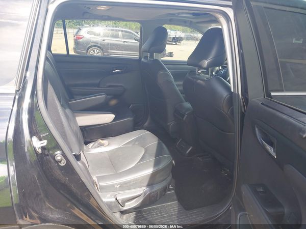 2022 TOYOTA HIGHLANDER XLE