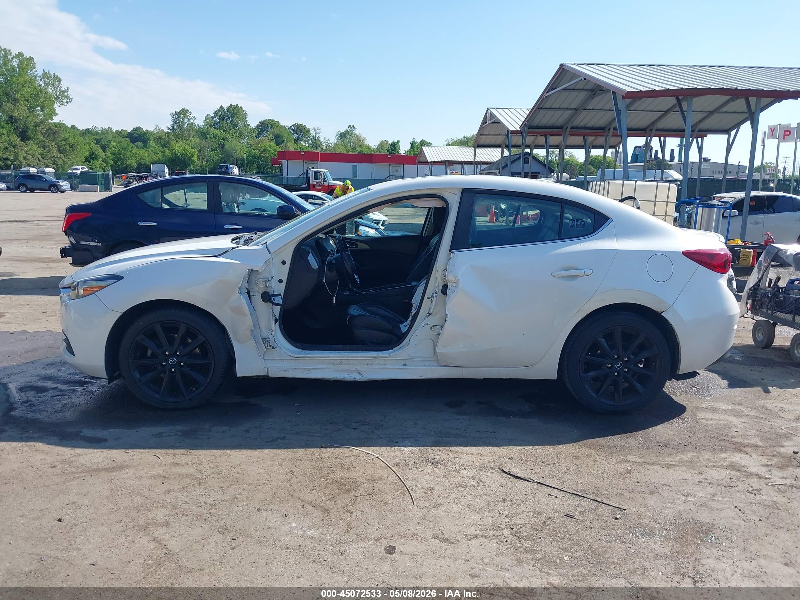 2018 MAZDA MAZDA3 TOURING