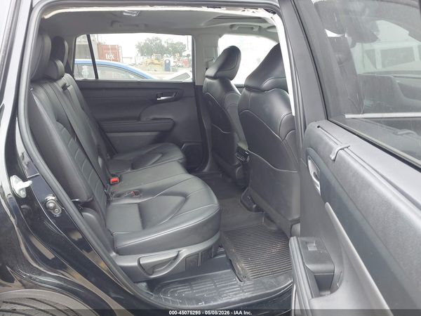 2024 TOYOTA HIGHLANDER XLE