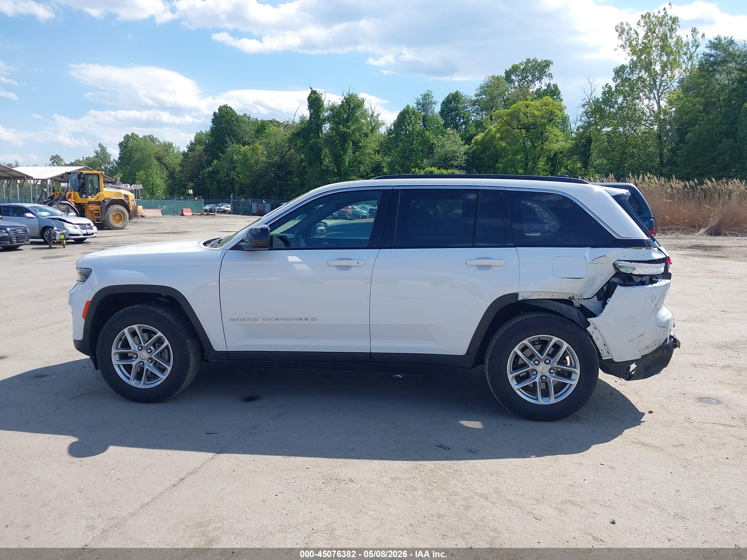 2025 JEEP GRAND CHEROKEE LAREDO X 4X4