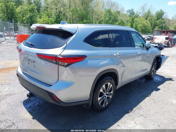 2022 TOYOTA HIGHLANDER XLE